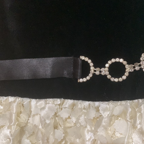 Kids formal dress - Picture 4 of 4